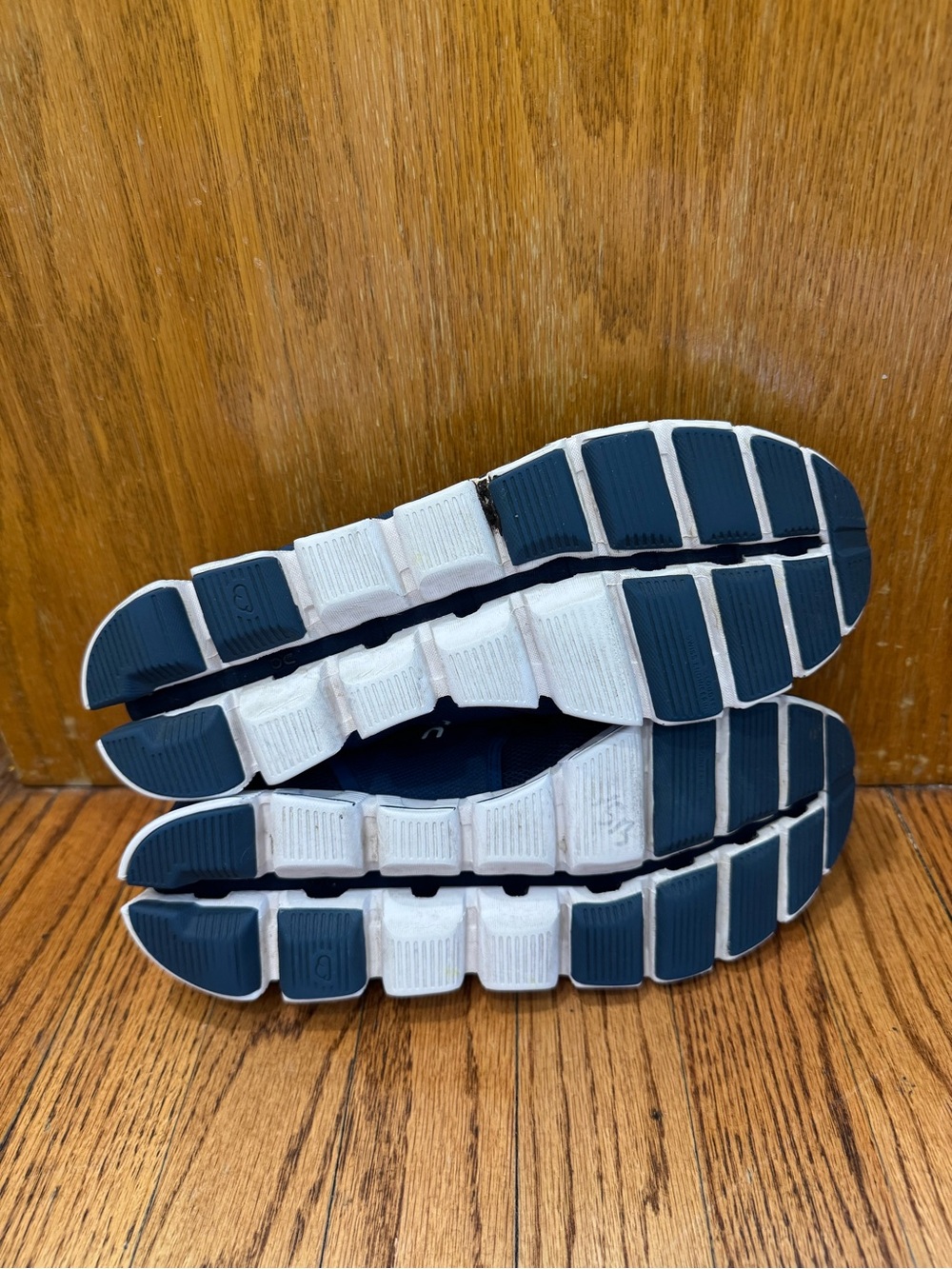Women’s On Clouds Athletic Shoes in Navy and White Size 10.5 - Picture 5 of 6
